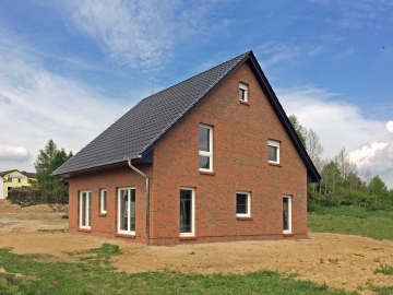 Fertighaus, Plusenergiehaus @ Hausbau-Seite.de | Dieses Landhaus kann am kommenden Wochenende in Mhlenbeck besichtigt werden. Foto: Roth-Massivhaus